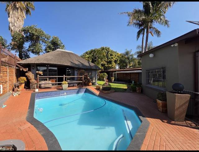 3 BEDROOM HOUSE FOR SALE IN SINOVILLE